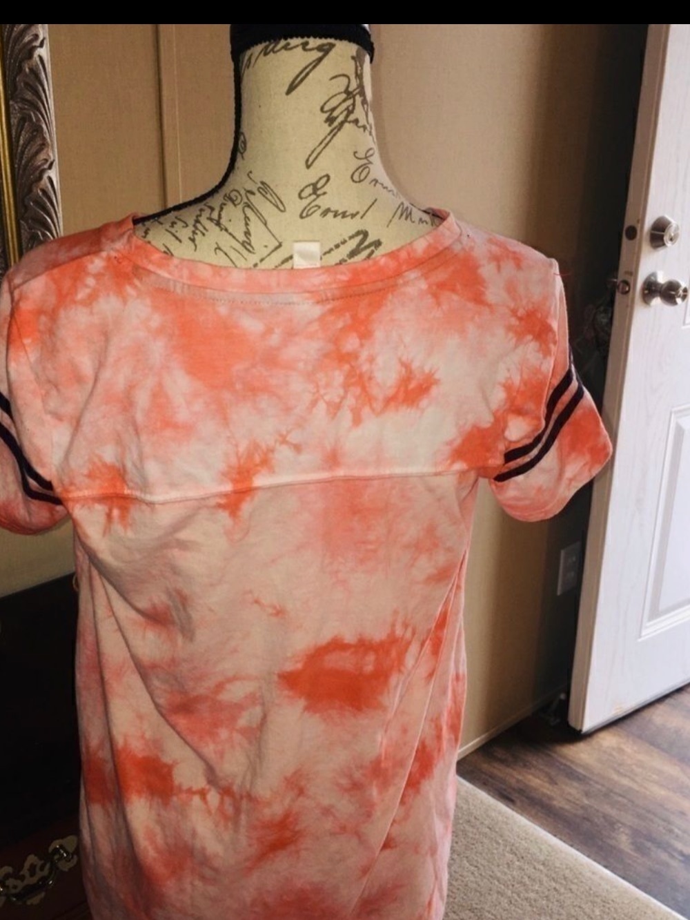 Aeropostale Coral Tie-Dye V-Neck Tee with Navy '98 Graphic - Picture 6 of 6